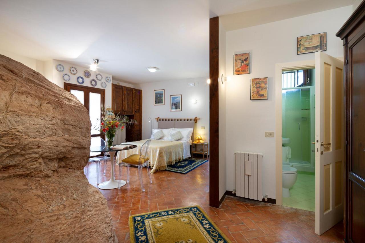 Residence Menotre Rasiglia Exterior photo